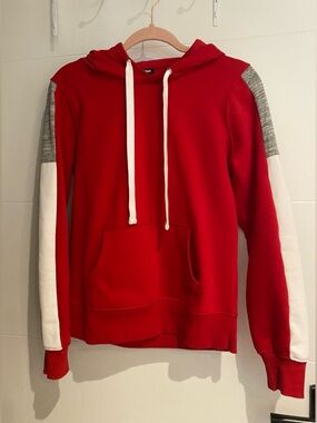 Bundle: 2 Fashion Nova hoodies sweaters